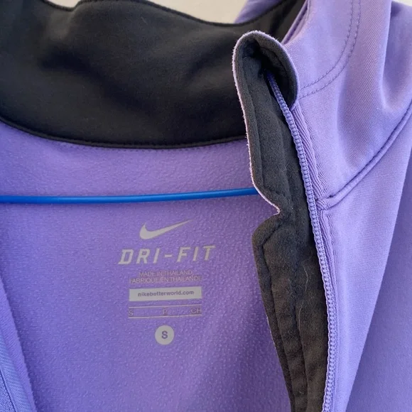 Nike 1/4 zip hoodie, dri-fit 89% polyester, 11% spandex, lavender color - Picture 2 of 9